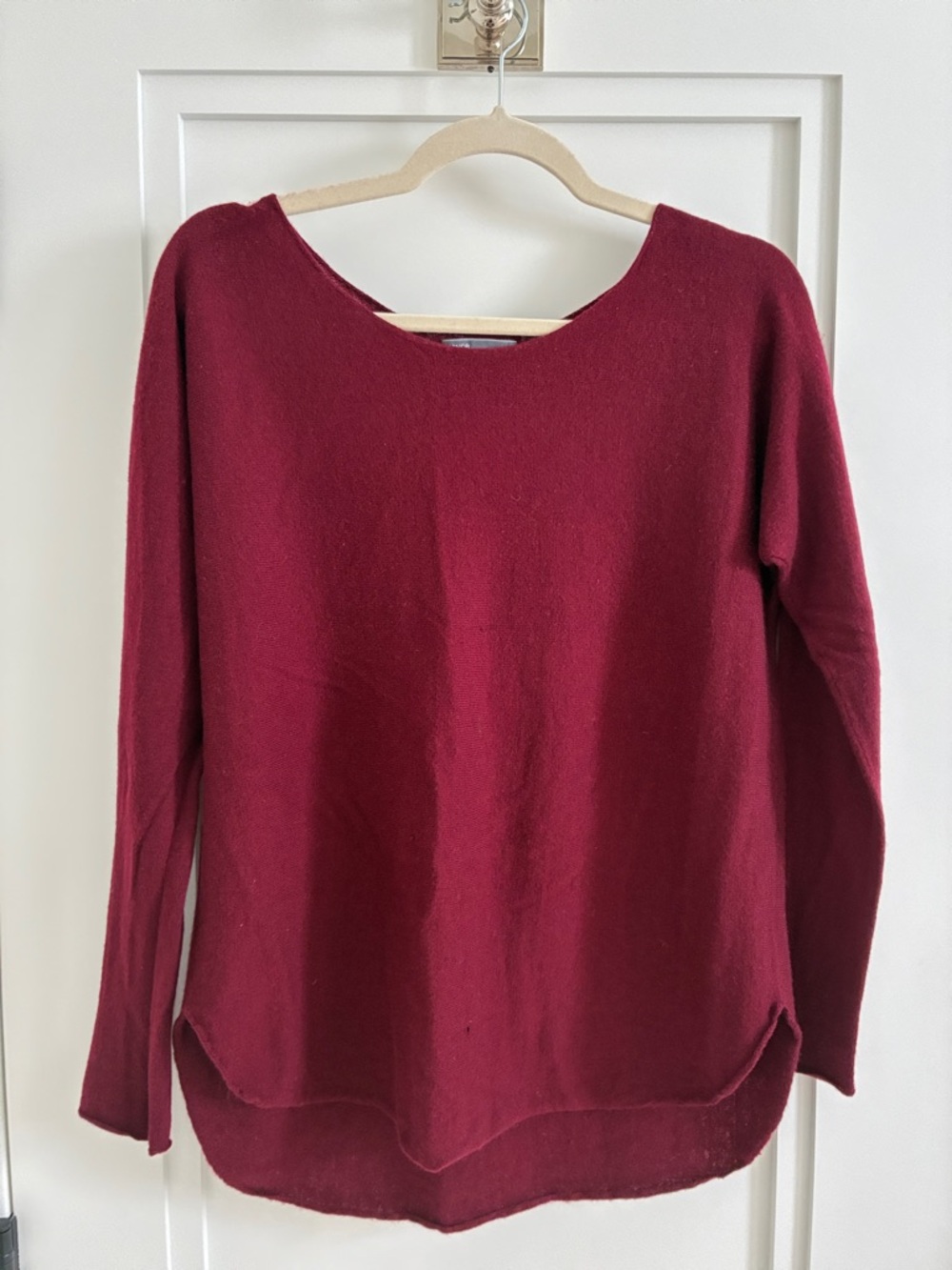 VINCE!! EXTRA SMALL! Burgundy Scoop-Neck Lightweight Sweater! Beautiful color!